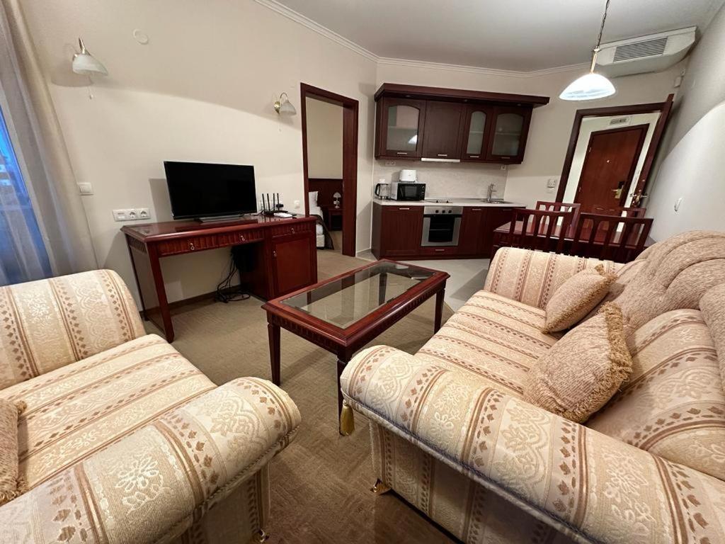 Luxury In Downtown Residential Complex *